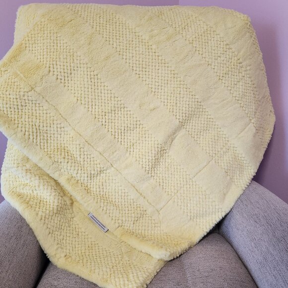 Minky Couture Blanket - Picture 1 of 4